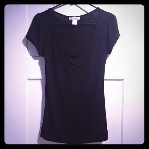 Scoop neck black tee